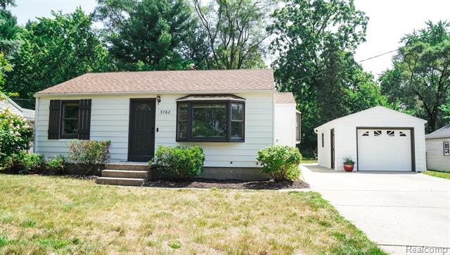 front view picture of 3762 Miramar Avenue Ne, Grand Rapids, MI. 49525