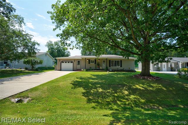 front view picture of 1520 Mackinaw Drive, Davison, MI. 48423