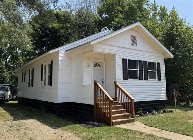 front view picture of 995 Mcalister Avenue, Benton Harbor, MI. 49022