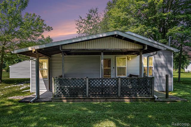 front view picture of 8257 N Genesee Road, Mount Morris, MI. 48458
