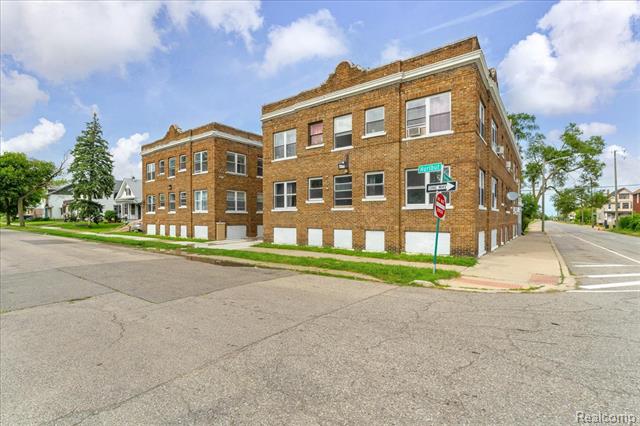 front view picture of 2500 Hurlbut Street, Detroit, MI. 48214