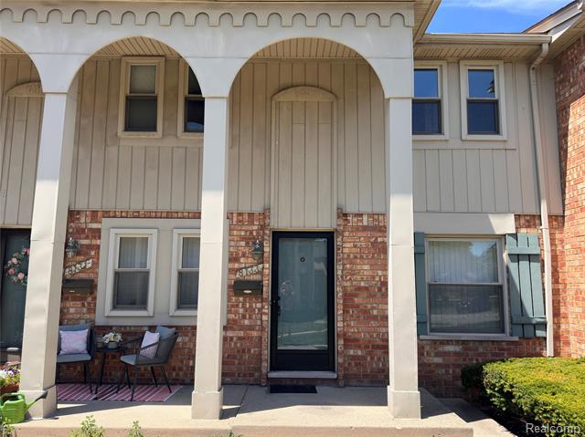 front view picture of 8133 Clay Court, Sterling Heights, MI. 48313