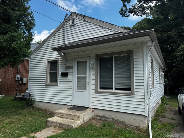 front view picture of 1119 Leslie Street, Lansing, MI. 48912