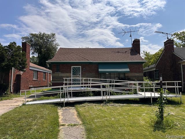 front view picture of 18010 Marlowe Street, Detroit, MI. 48235