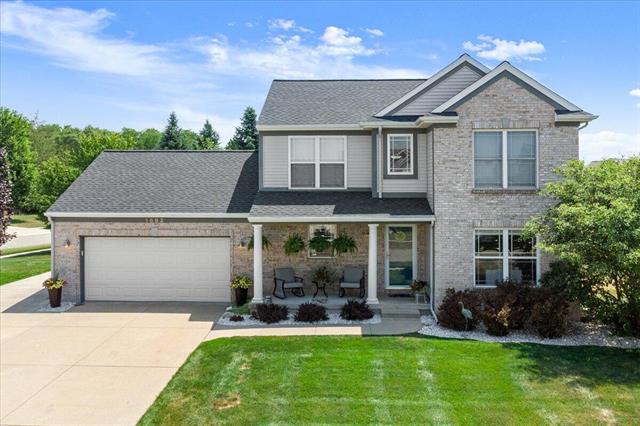 front view picture of 1692 Roaming Court Ne, Grand Rapids, MI. 49525