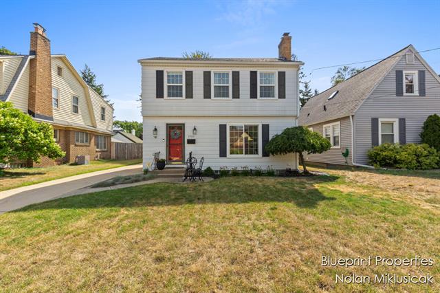 front view picture of 2300 Paris Avenue Se, Grand Rapids, MI. 49507