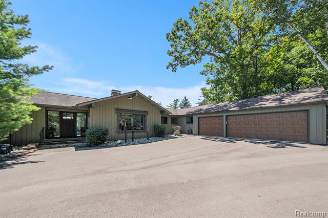 front view picture of 1111 Horning Rd Road, Brooklyn, MI. 49230