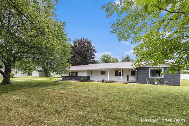 front view picture of 800 E Judd Street, Greenville, MI. 48838