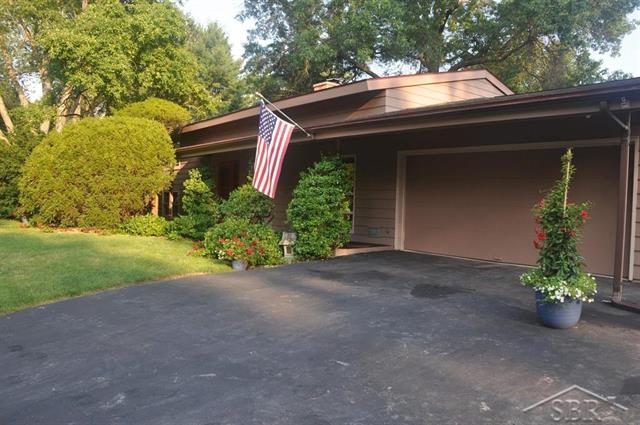 front view picture of 27 Lexington Court, Midland, MI. 48642