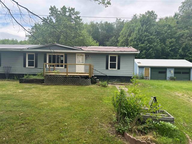 front view picture of 4564 W Bawkey Road, Farwell, MI. 48622