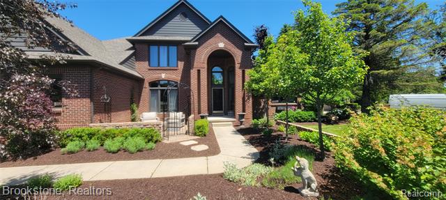 front view picture of 1270 Gleneagles, Highland, MI. 48357