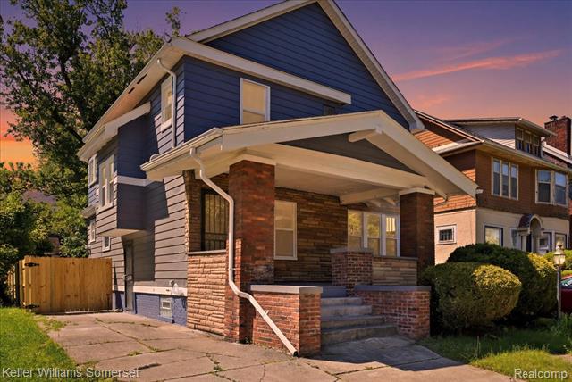 front view picture of 693 Calvert Street, Detroit, MI. 48202