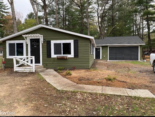 front view picture of 229 Pine Oaks Drive, Prudenville, MI. 48651