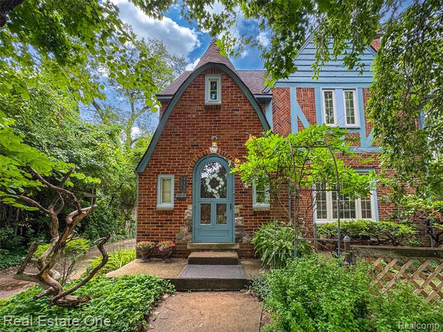 front view picture of 115 Illinois Ave, Pontiac, MI. 48341