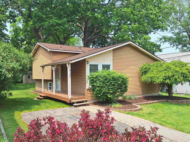 front view picture of 4130 Elmhurst Rd, Waterford, MI. 48328