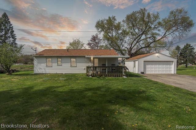 front view picture of 1505 W Highland Rd, Highland, MI. 48357