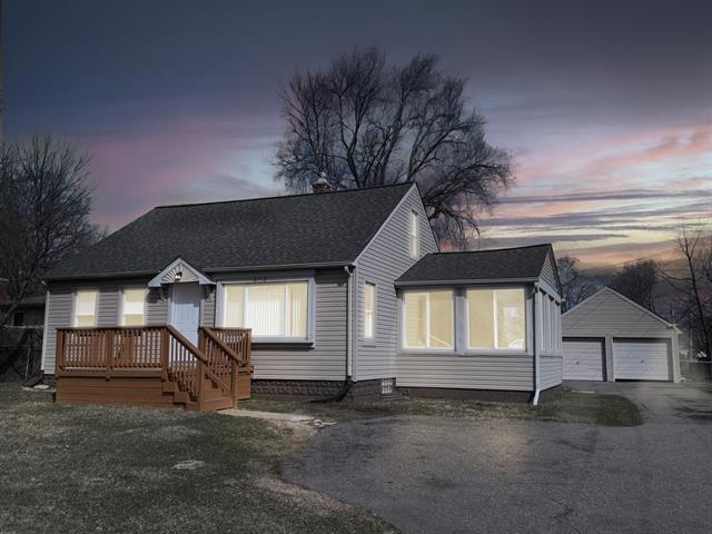front view picture of 2712 Voorheis Rd, Waterford, MI. 48328