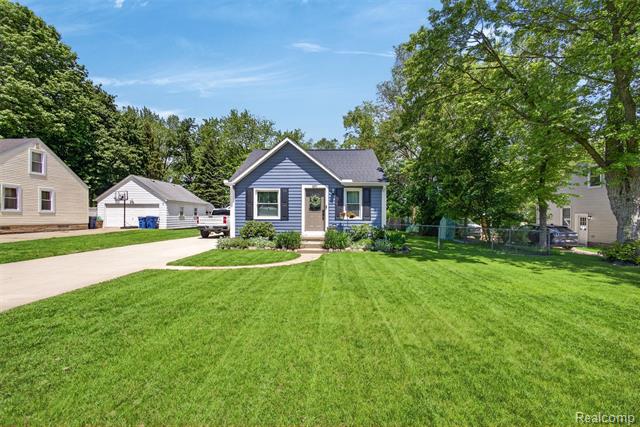 front view picture of 3570 Brookdale Ln, Waterford, MI. 48328