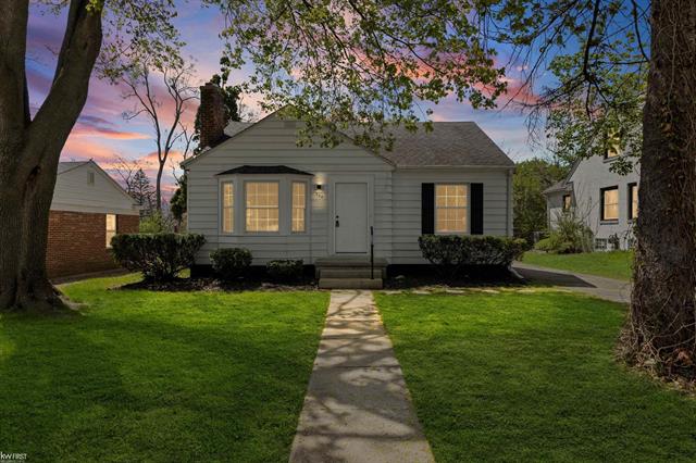 front view picture of 210 Preston Ave, Waterford, MI. 48328