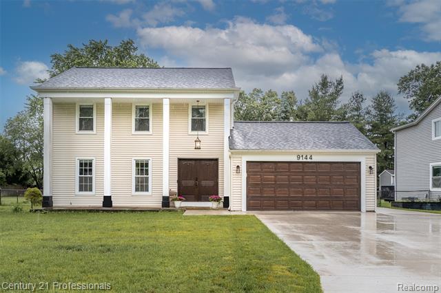 front view picture of 9144 Glasgow Dr, White Lake, MI. 48386