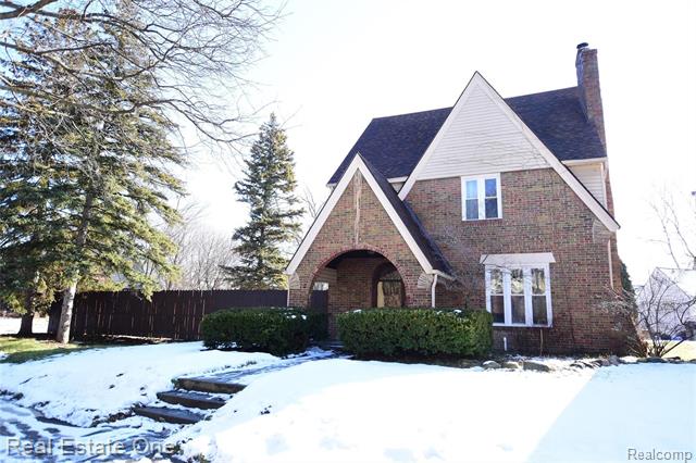 front view picture of 54 Mohawk Rd, Pontiac, MI. 48341