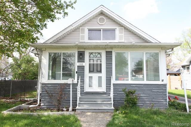 front view picture of 1068 La Salle Ave, Waterford, MI. 48328