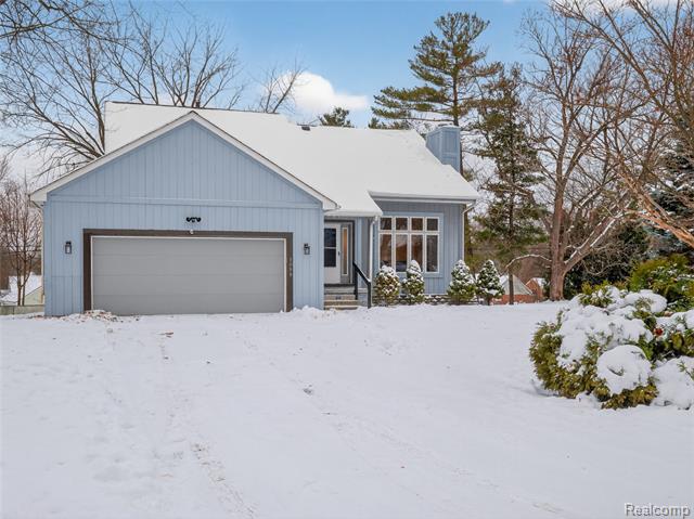 front view picture of 3039 Edgefield Dr, Waterford, MI. 48328