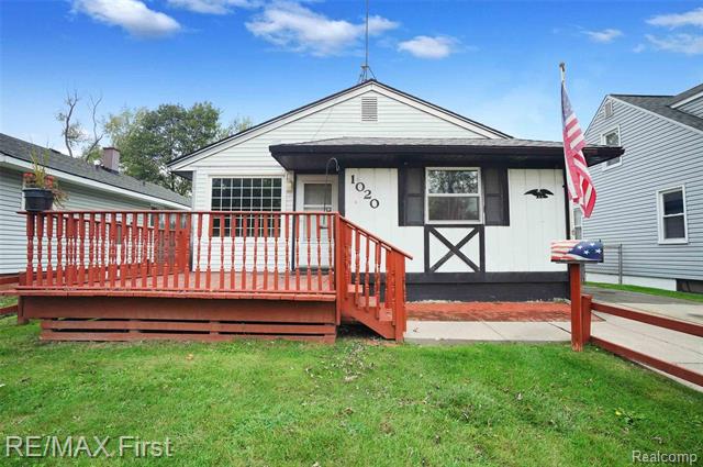 front view picture of 1020 Holbrook Ave, Waterford, MI. 48328