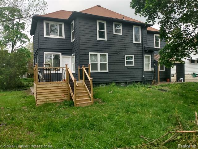 front view picture of 8 Neome Dr, Pontiac, MI. 48341