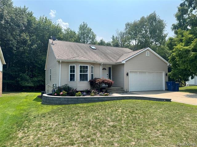 front view picture of 513 River Ridge Dr, Waterford, MI. 48327