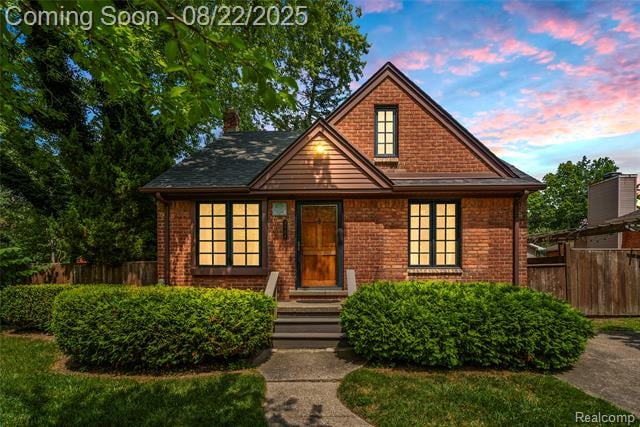 front view picture of 3704 Oakshire Ave, Waterford, MI. 48328