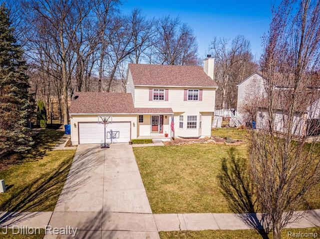 front view picture of 457 Cove View Dr, Waterford, MI. 48327