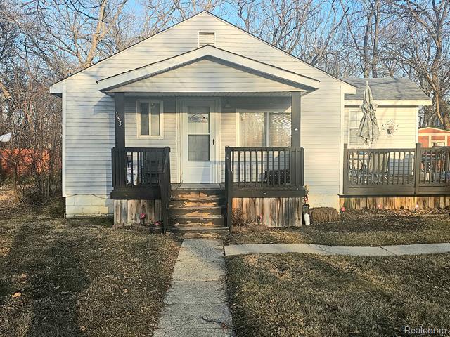 front view picture of 153 Russell St, Pontiac, MI. 48342