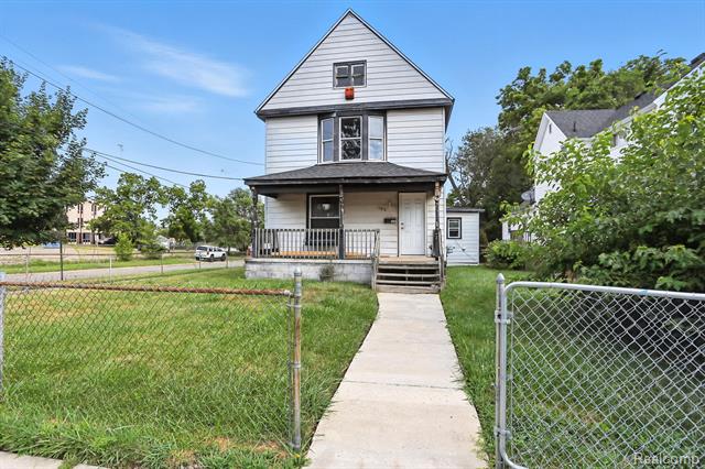 front view picture of 124 Henry Clay Ave, Pontiac, MI. 48341