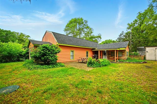 front view picture of 9970 Sedlock St, White Lake, MI. 48386