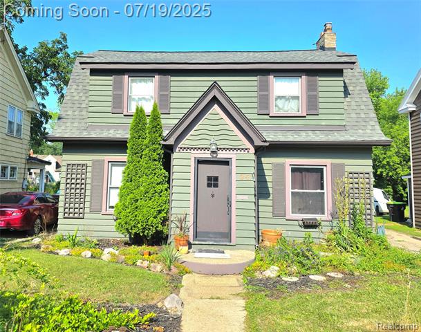 front view picture of 24 Utica Rd, Pontiac, MI. 48341