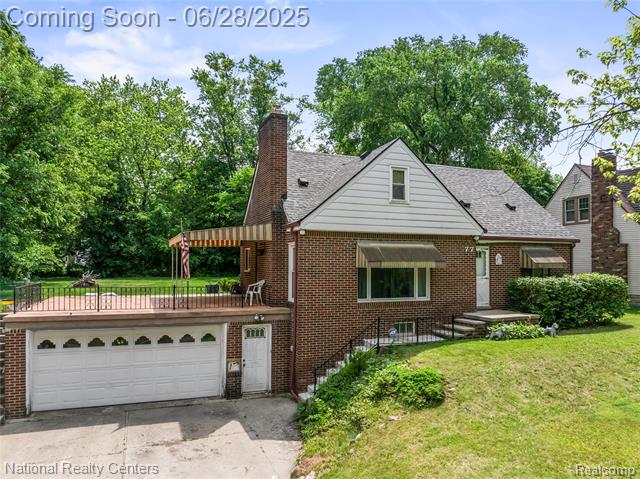 front view picture of 77 Exmoor Rd, Waterford, MI. 48328