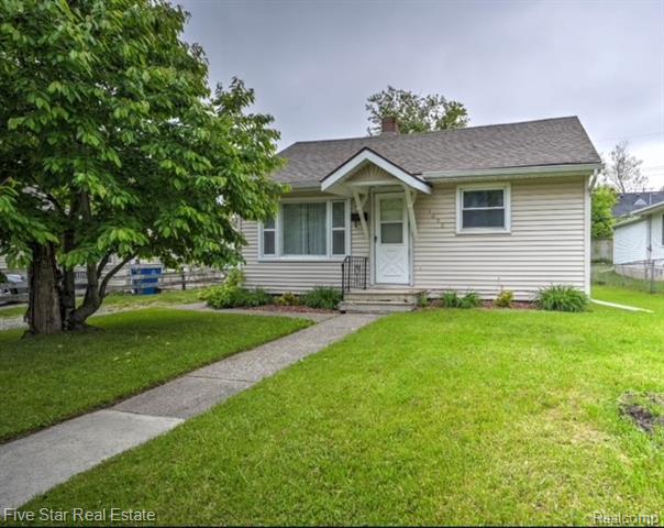 front view picture of 1090 Boston Ave, Waterford, MI. 48328