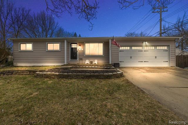 front view picture of 42 S Avery Rd, Waterford, MI. 48328