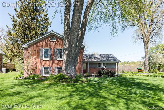 front view picture of 7311 Biscayne Ct, White Lake, MI. 48383