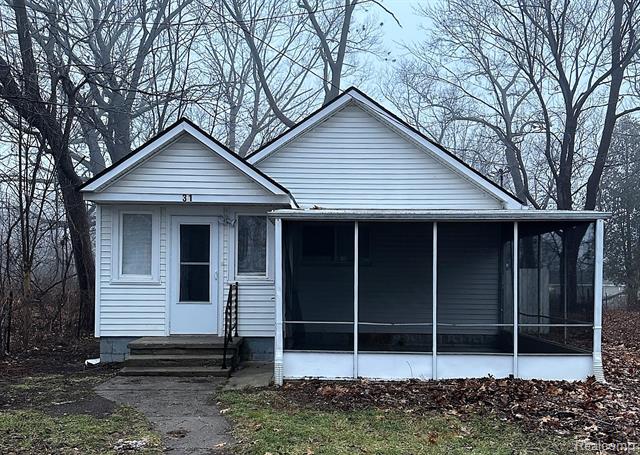 front view picture of 31 N Eastway Dr, Pontiac, MI. 48342