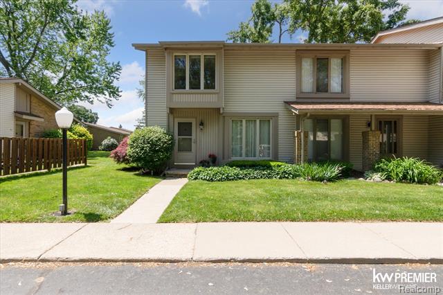 front view picture of 77 Willow Way, Waterford, MI. 48328