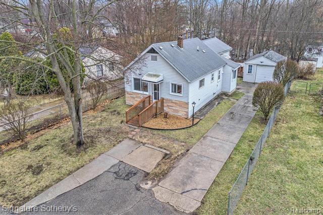 front view picture of 5533 Eldridge Dr, Waterford, MI. 48327
