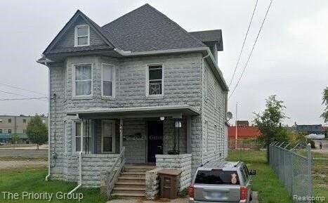front view picture of 64 Pine St, Pontiac, MI. 48342