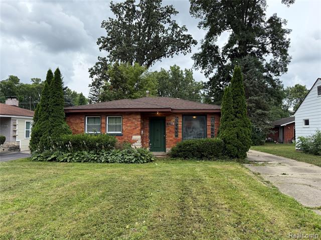 front view picture of 4841 Fenmore Ave, Waterford, MI. 48328