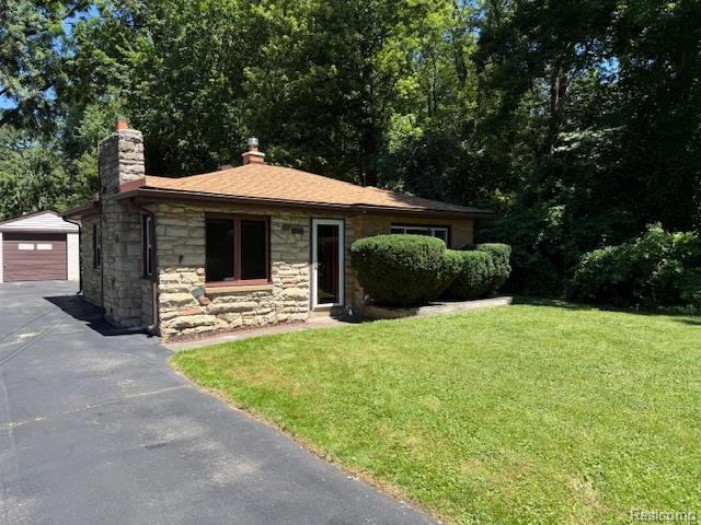 front view picture of 4806 Fenmore Ave, Waterford, MI. 48328