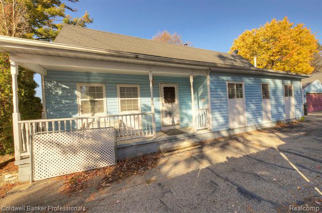 front view picture of 220 Marion Ave, Waterford, MI. 48328
