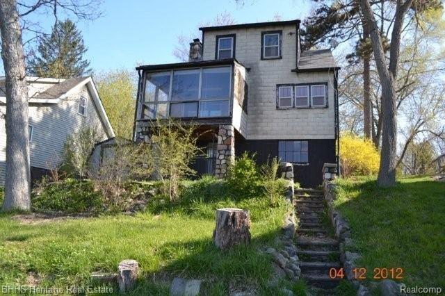 front view picture of 415 Hillwood, White Lake, MI. 48383