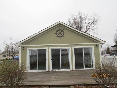 front view picture of 7825 Elizabeth Lake Rd, Waterford, MI. 48327