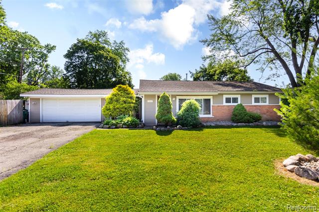 front view picture of 260 Lorberta Ln, Waterford, MI. 48328